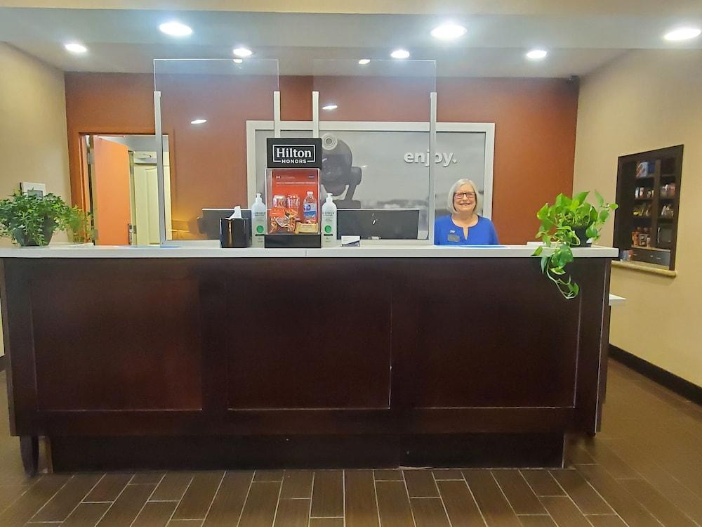 Hampton Inn & Suites Джеймстаун Экстерьер фото